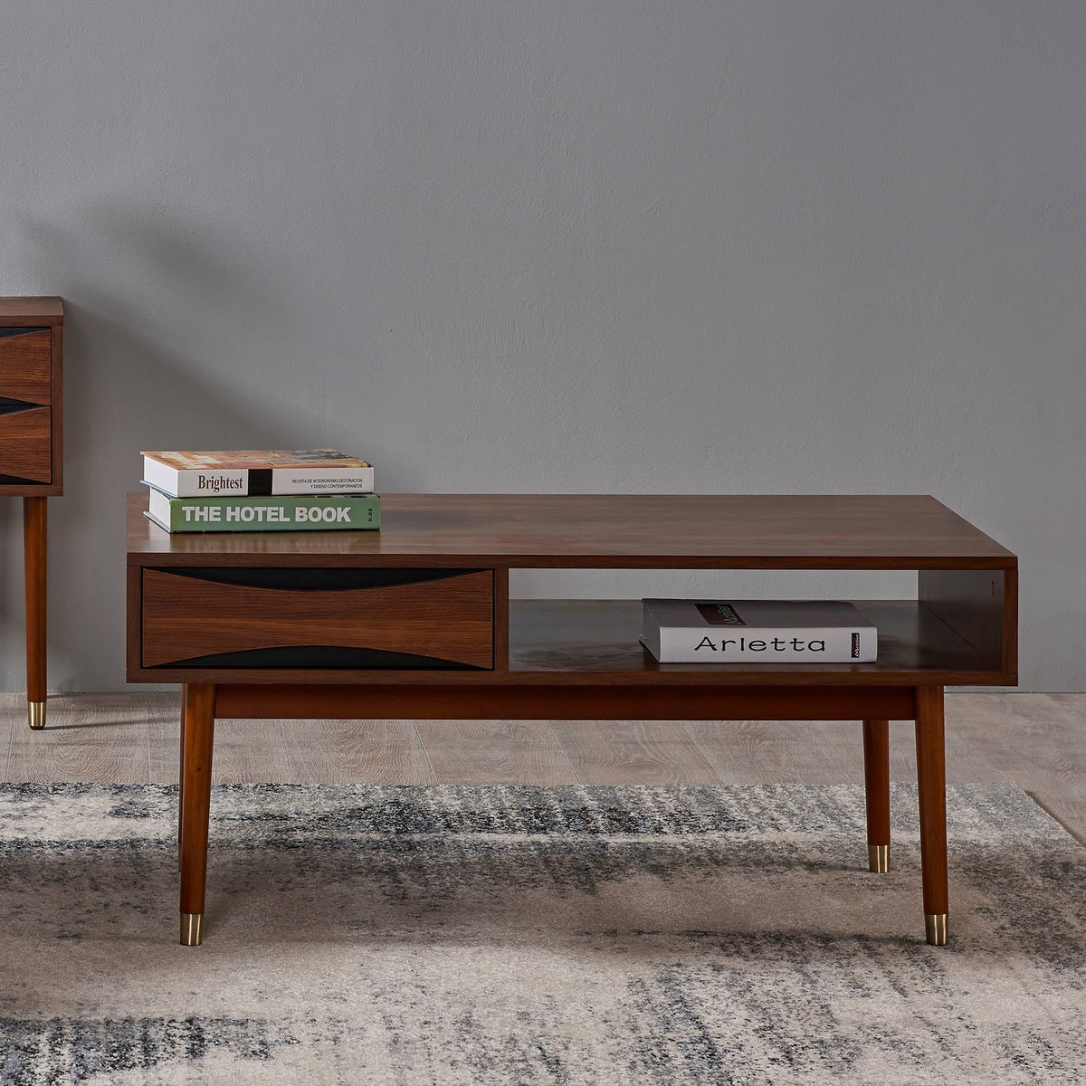 Walnut Coffee Table N321511