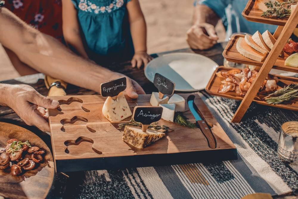 Acacia Cheese Board and Tools Set D835332