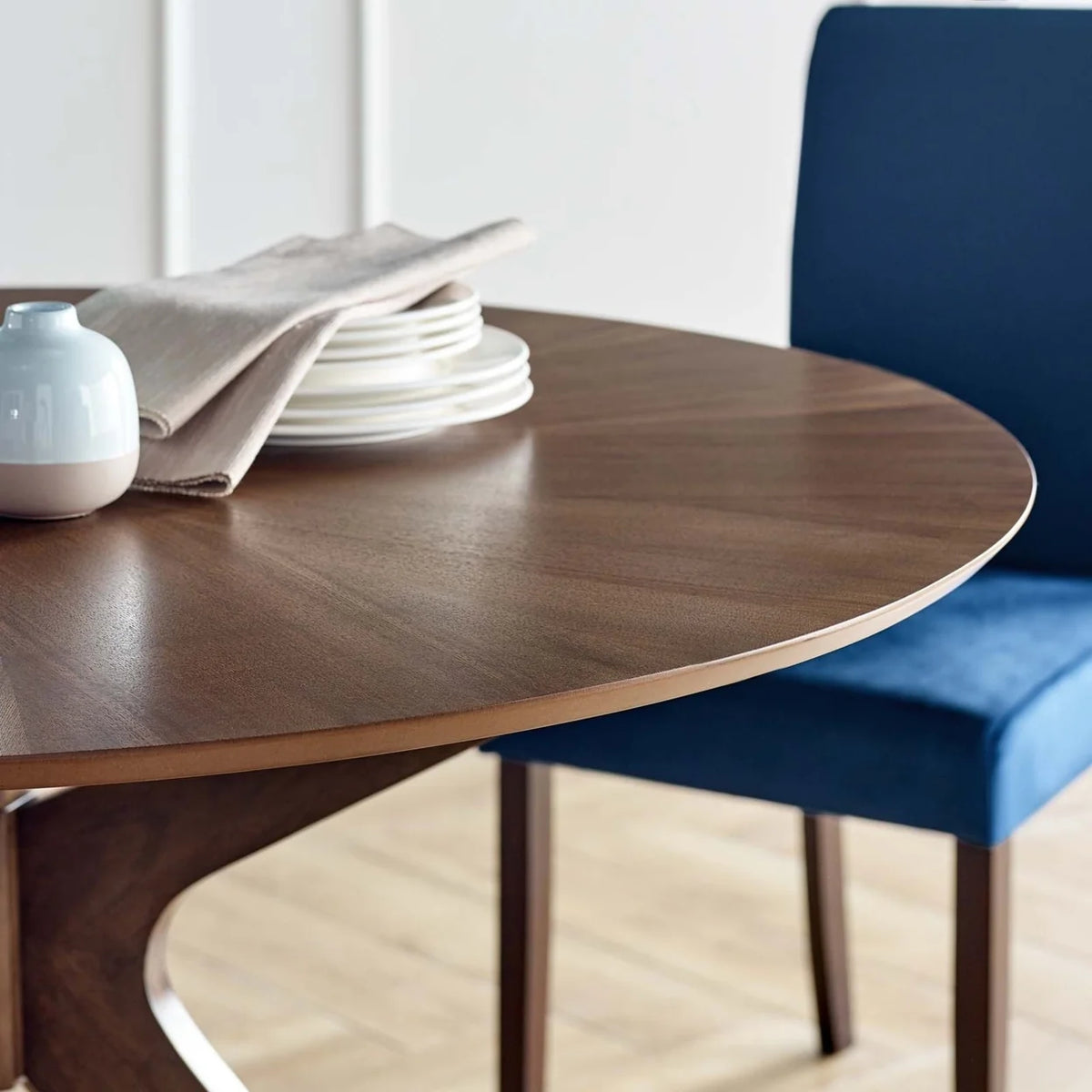 Walnut Round Wood Dining Table T462937